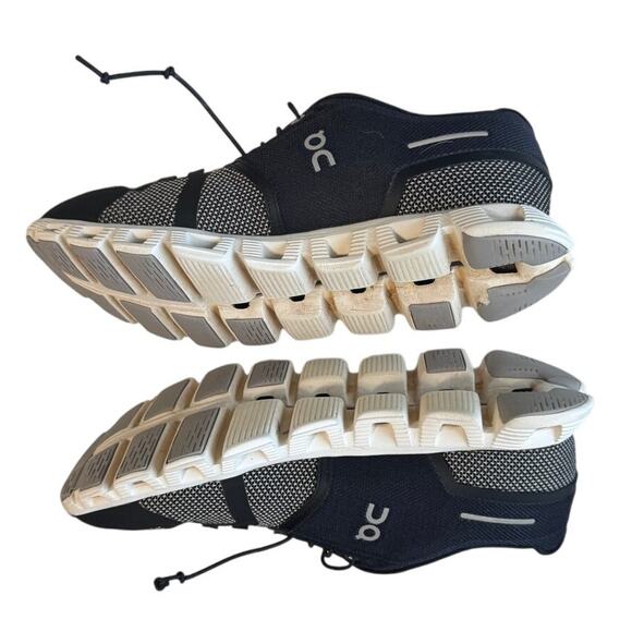 On Cloud Running Shoes – Women’s Size 9 (EU 40.5) – Black/White - Picture 6 of 7